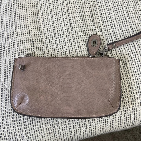 Cute smaller wristlet / clutch.  Euc - Picture 2 of 3
